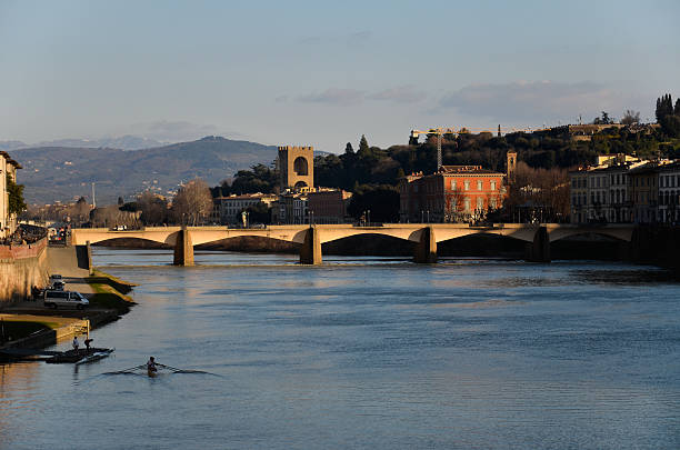 lungarno em florença - florence italy imagens e fotografias de stock