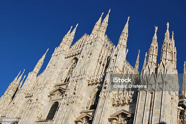 Cattedrale Di Milano - Fotografie stock e altre immagini di Architettura - Architettura, Blu, Cattedrale