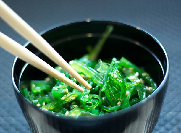 istock Japanese seaweed sushi como wakame 516064990