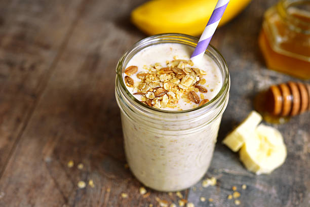 smoothie bananowy z owsa. - drink cold gourmet dessert zdjęcia i obrazy z banku zdjęć