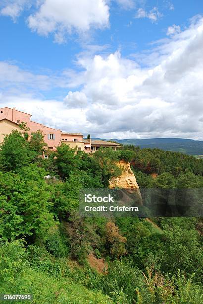 Roussillon Village Francia - Fotografie stock e altre immagini di Ambientazione esterna - Ambientazione esterna, Architettura, Blu