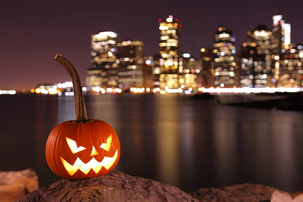 istock Scary pumpkin to Halloween 516080749