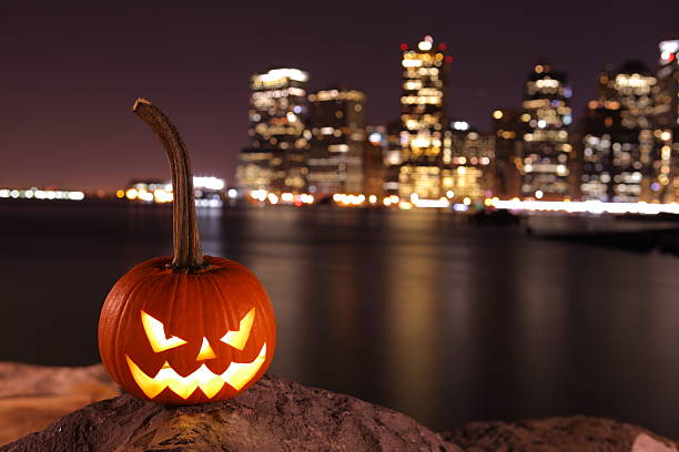 istock Scary pumpkin to Halloween 516082883