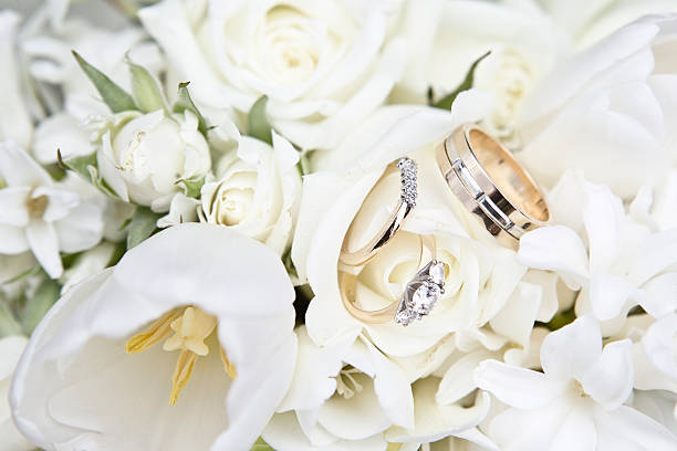 istock White Wedding Bouquet with Wedding Rings 516099028