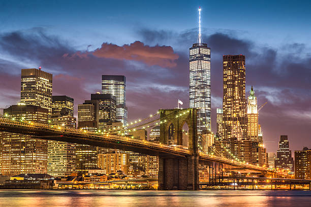 ブルックリン橋の夕暮れの時間、ニューヨーク市 - brooklyn bridge new york city brooklyn bridge ストックフォトと画像