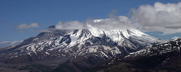 istock Mount St. Helens, Washington state, USA 516108280