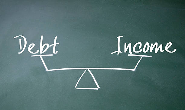 istock income and debt balance sign 516112467