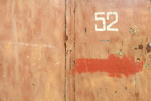 istock Grunge metal door 516113651