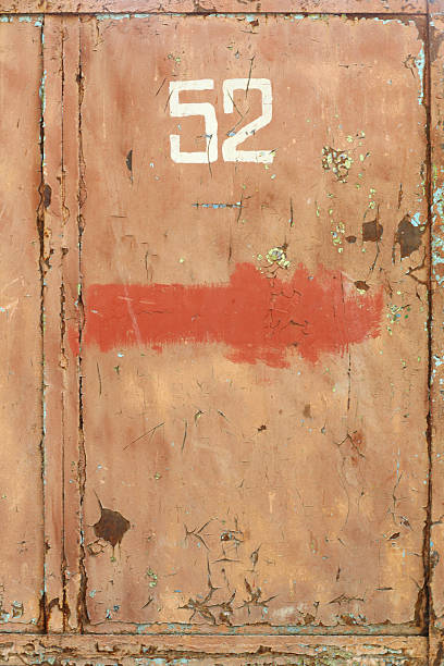 istock Grunge metal door 516113655