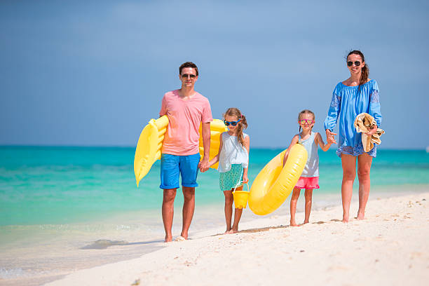 istock Young family on vacation 516133542