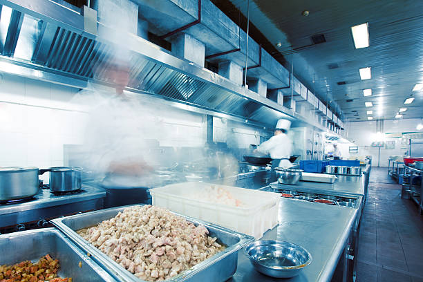 istock Motion chefs of a restaurant kitchen 516133732