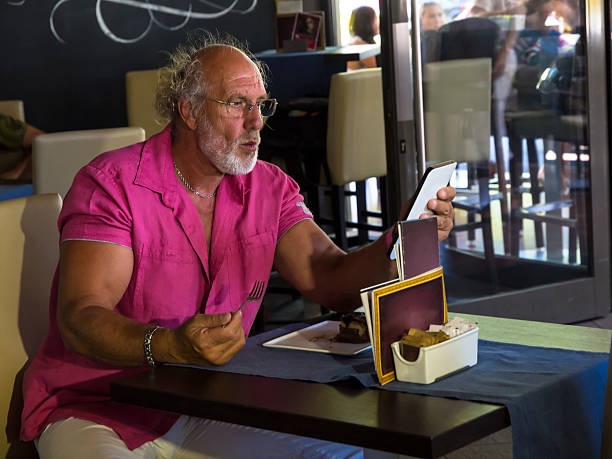 istock Senior with mobile and cake at the sweethouse 516136144
