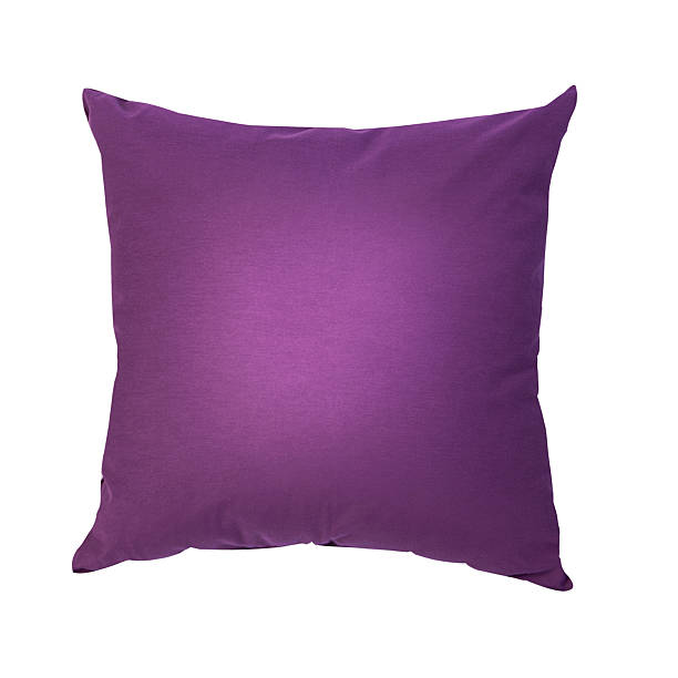 violet coussins - bedding cushion purple pillow photos et images de collection