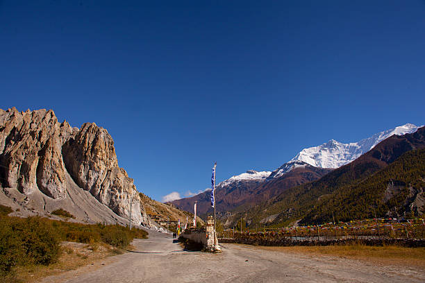 istock Beautiful side-valley on the way from Manang 516139490