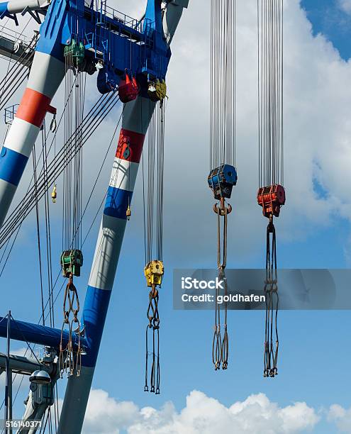 Industrial Crane In Der Schiffbau Stockfoto und mehr Bilder von Baugewerbe - Baugewerbe, Drahtseil, Fotografie