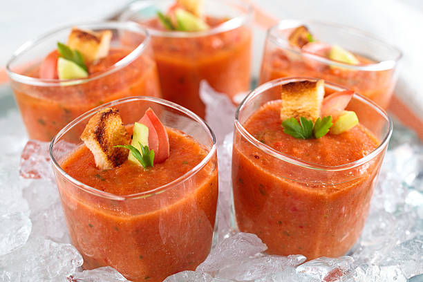 zuppa di gazpacho fresco. - gazpacho salsa vegan food freshness foto e immagini stock