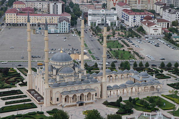 heart of chechnya mosque in grozny - kadyrov stok fotoğraflar ve resimler