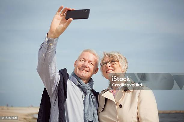 Älteres Paar Am Meer Stockfoto und mehr Bilder von 60-69 Jahre - 60-69 Jahre, Aktiver Lebensstil, Aktiver Senior