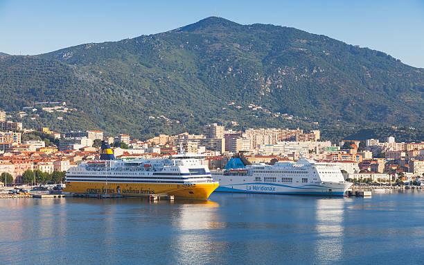 pasajeros amarrado en puerto de ferries ajaccio - sailing ship industrial ship horizon shipping fotografías e imágenes de stock