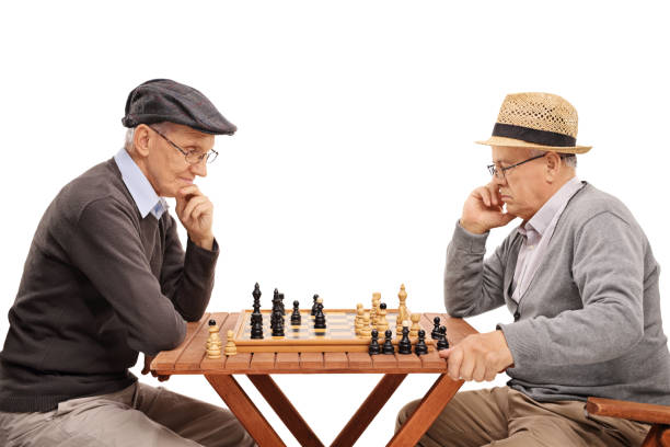 2 つの老人男性がチェス - chess mate ストックフォトと画像