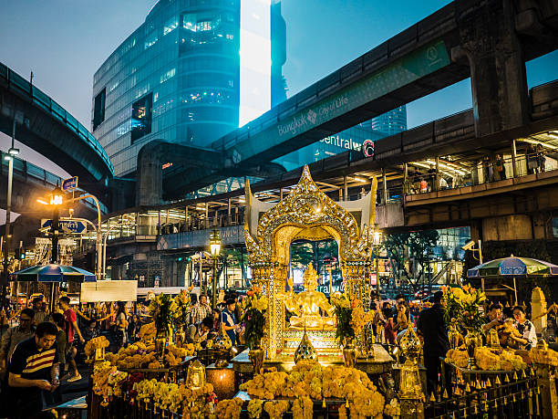 erawan w bangkoku w tajlandii świątyni - erawan zdjęcia i obrazy z banku zdjęć