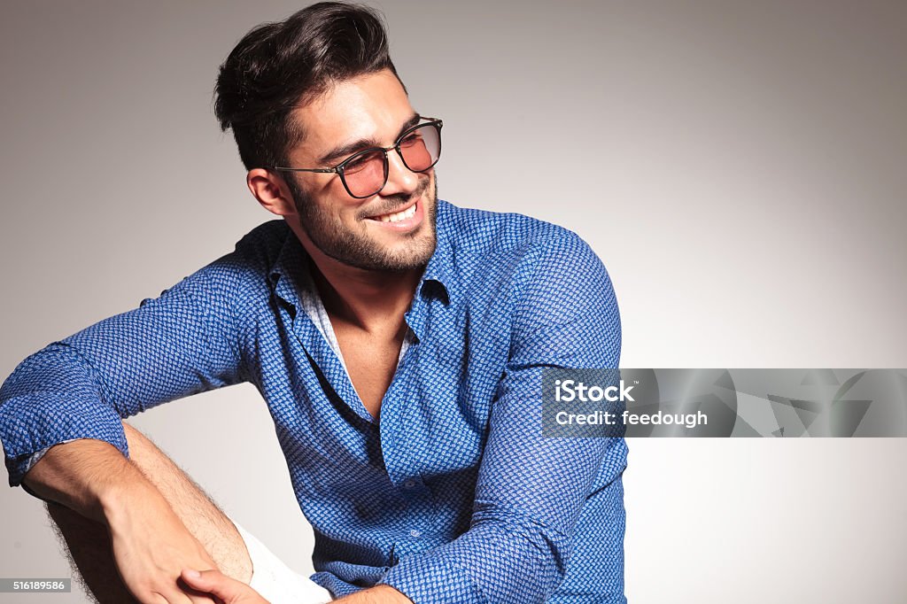 Porträt von einer schöne Mode Mann lächelnd - Lizenzfrei Männer Stock-Foto