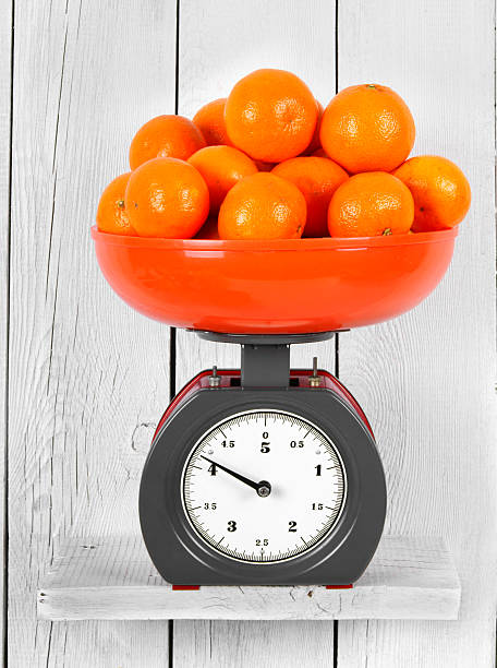 istock Tangerines on scales 516191551