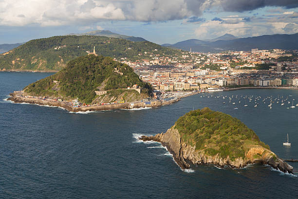 istock Mount Urgull and Santa Clara Island 516207332