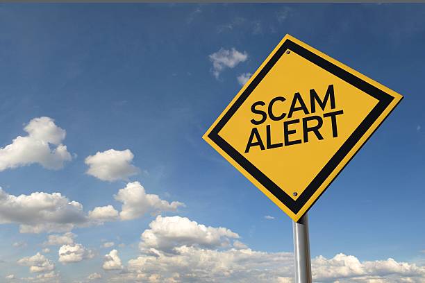 istock Scam alert yellow highway road sign 516212616