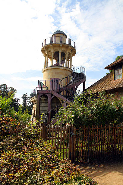 tower no jardim - landmarks roof staircase landscape - fotografias e filmes do acervo