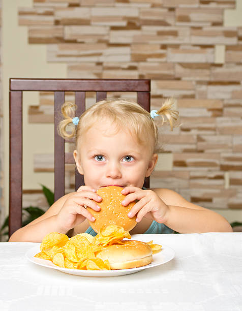 istock Little girl with hamburger 516219315