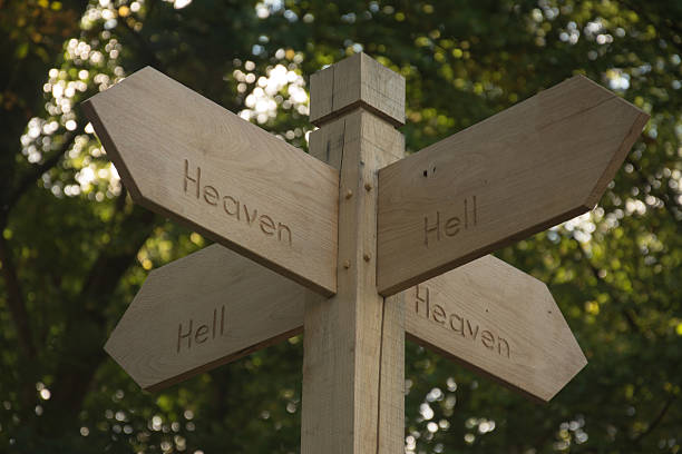 nieba lub hell? - heaven hell road sign sign zdjęcia i obrazy z banku zdjęć