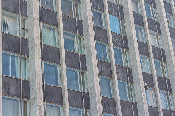 istock Shiny windows of a dowtown office building 516246097
