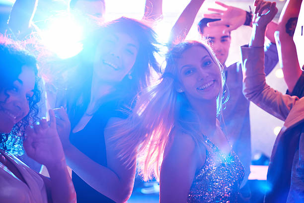 istock friends in club 516252231