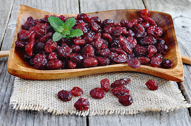 arándanos rojos seca. saludables alimentos orgánicos nutrición. - dried cranberry fotografías e imágenes de stock