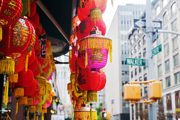lanterna cinese nella chinatown, manhattan, new york - chinatown foto e immagini stock