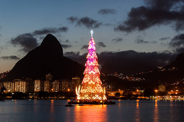 Foto de Árvore De Natal No Rio De Janeiro e mais fotos de stock de Natal - Natal, Brasil, Rio de Janeiro - iStock Foto de Árvore De Natal No Rio De Janeiro e mais fotos de stock de Natal - Natal, Brasil, Rio de Janeiro - iStock