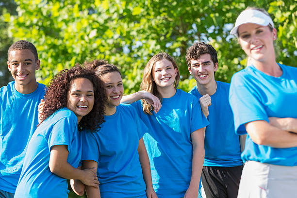 istock Woman and group of teens 516280597