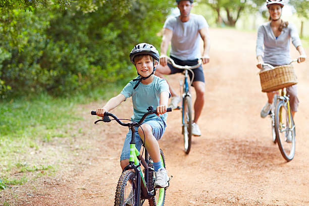 istock Family outdoor fun 516282075
