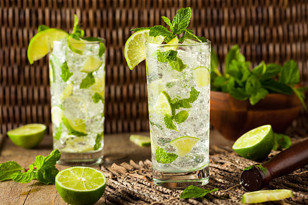 istock Homemade Alcoholic Mojito with LIme 516282548