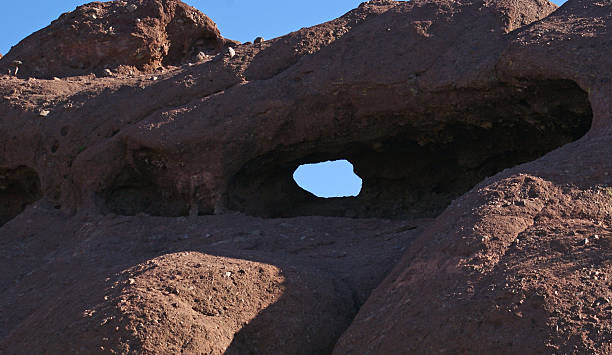 pedra do furo. - papago - fotografias e filmes do acervo