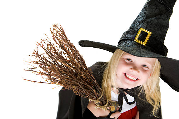 istock Girl in witch costume 516287135