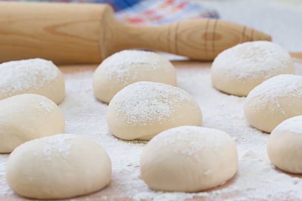 ciasto wykonane do gotowania ciasta - dough sphere kneading bread zdjęcia i obrazy z banku zdjęć