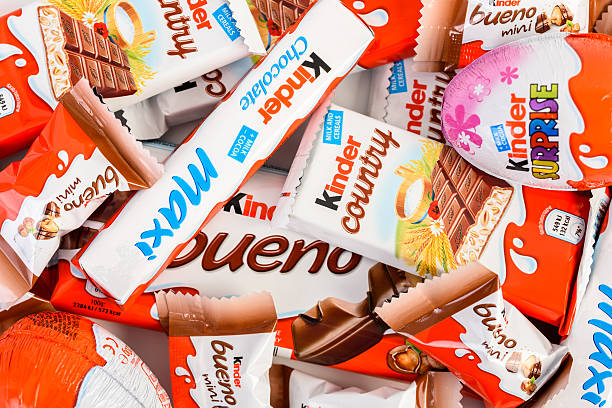 kinder-schokolade - ferrero stock-fotos und bilder