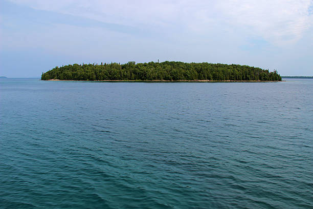 Island a small Island in Georgian Bay, Ontario, Canada sandbanks ontario stock pictures, royalty-free photos & images
