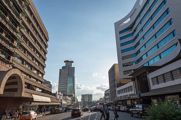 blocos de escritório moderno estação do centro da cidade de harare, zimbabué - zimbabwe imagens e fotografias de stock