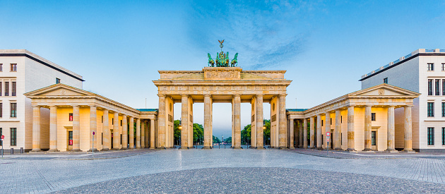 Brandenburg Puerta panorama, Berlín, Alemania photo