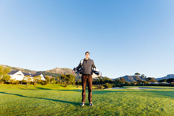 istock Young golfer carying golf bag on beautiful course. 516335741