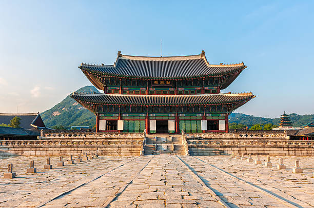 istock Gyeongbokgung Palace 516351649