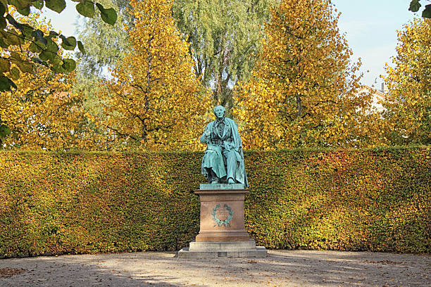 istock Sculpture of H.C. Andersen 516354161